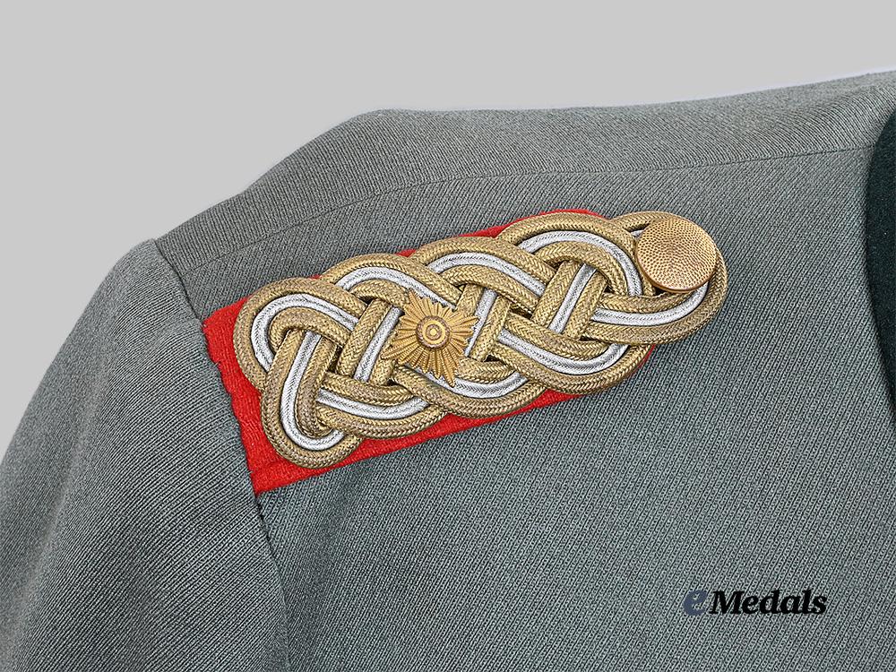 germany,_heer._a_field_tunic_for_a_generalleutnant_e_medals__g62524_12