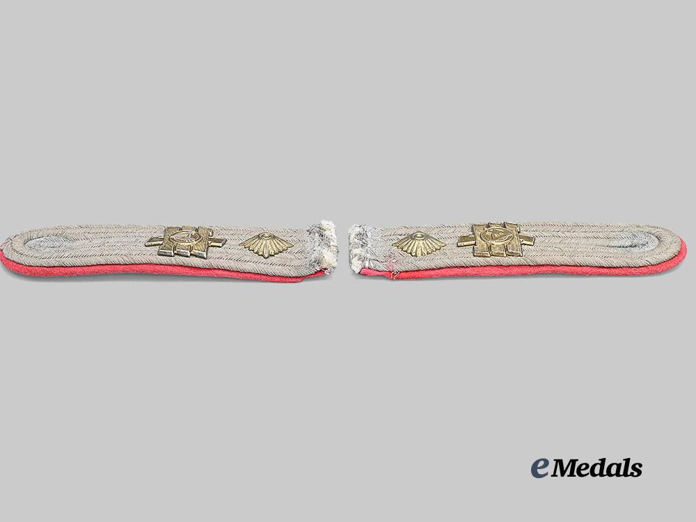 germany,_heer._a_set_of_panzer_corps_feldherrnhalle_oberleutnant_shoulder_boards_e_medals__g62525_4