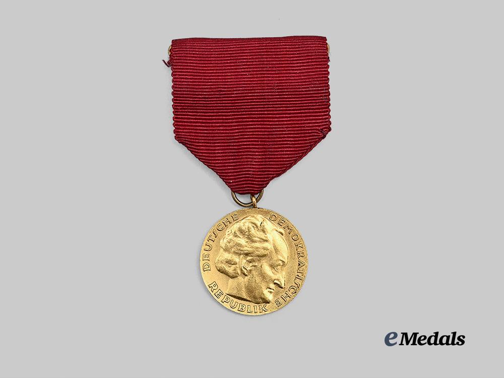 germany,_d_d_r._a_rare_national_prize_in_gold,_type2,_with_case_and_ribbon_bar_e_medals__g62545_6