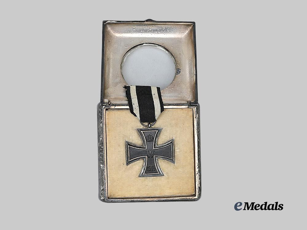 germany,_imperial._a_superb_pilot’s_badge_and_iron_cross_presentation_set,_with_customized_display_case_e_medals__g62555_4