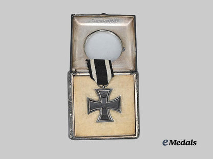 germany,_imperial._a_superb_pilot’s_badge_and_iron_cross_presentation_set,_with_customized_display_case_e_medals__g62555_4