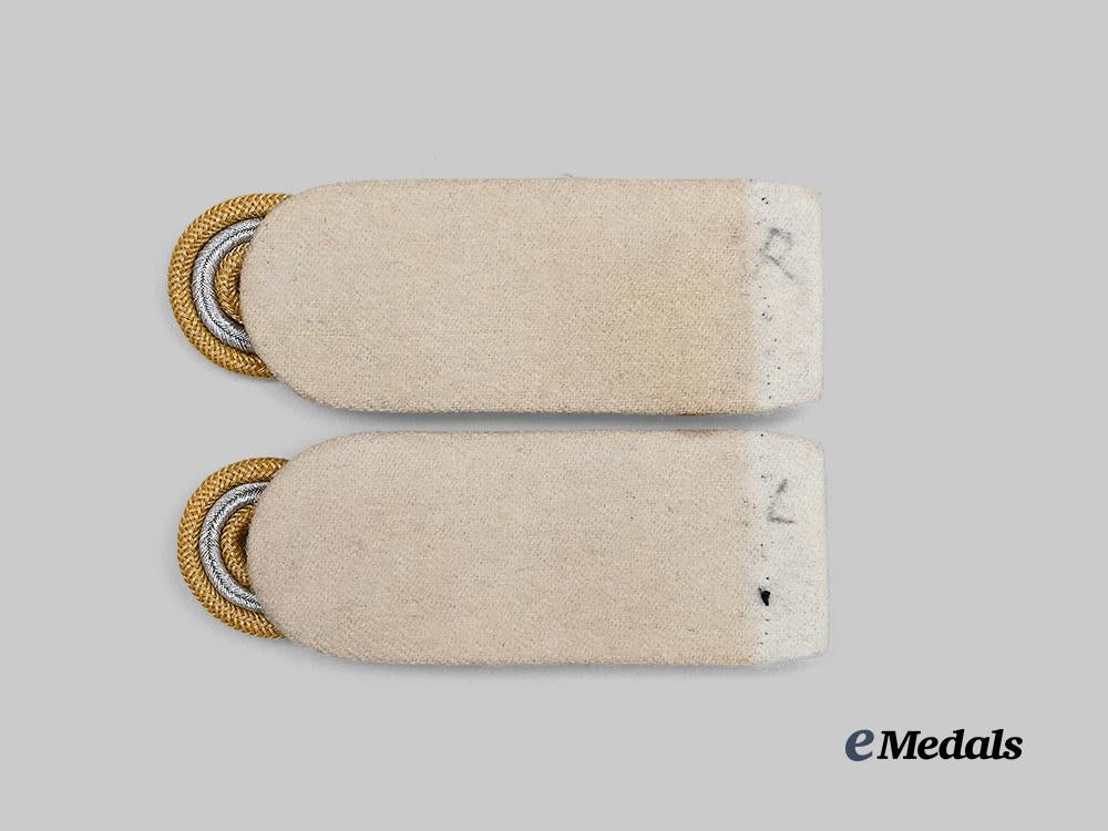 germany,_luftwaffe._a_set_of_generalmajor_shoulder_boards_e_medals__g62558_3