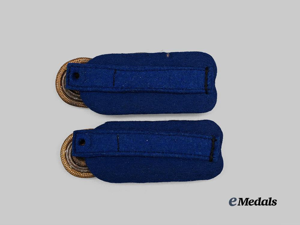 germany,_kriegsmarine._a_set_of_konteradmiral_shoulder_boards_e_medals__g62561_3