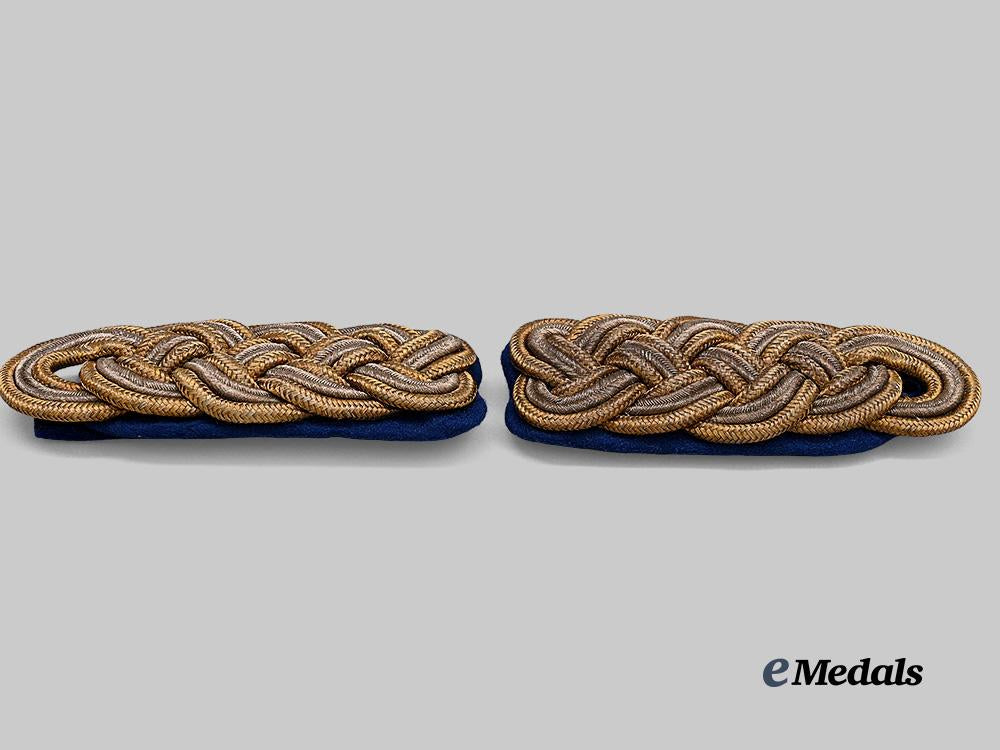 germany,_kriegsmarine._a_set_of_konteradmiral_shoulder_boards_e_medals__g62561_4