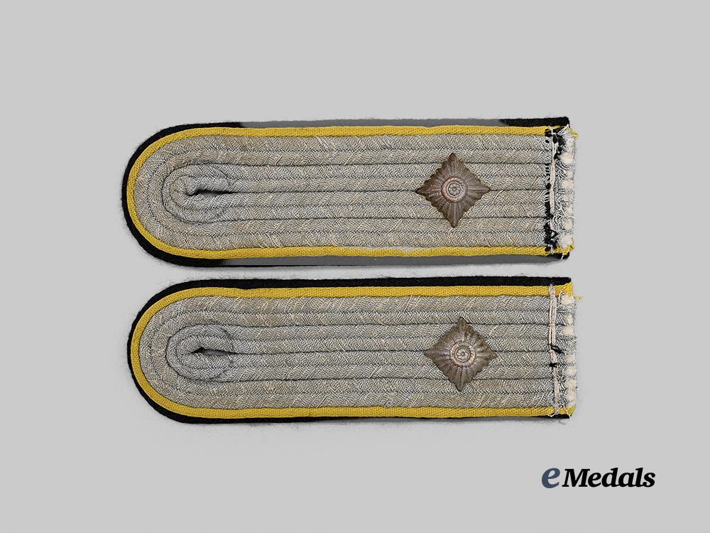 germany,_s_s._a_set_of_waffen-_s_s_signals_shoulder_boards_for_an_s_s-_obersturmführer_e_medals__g62565_2