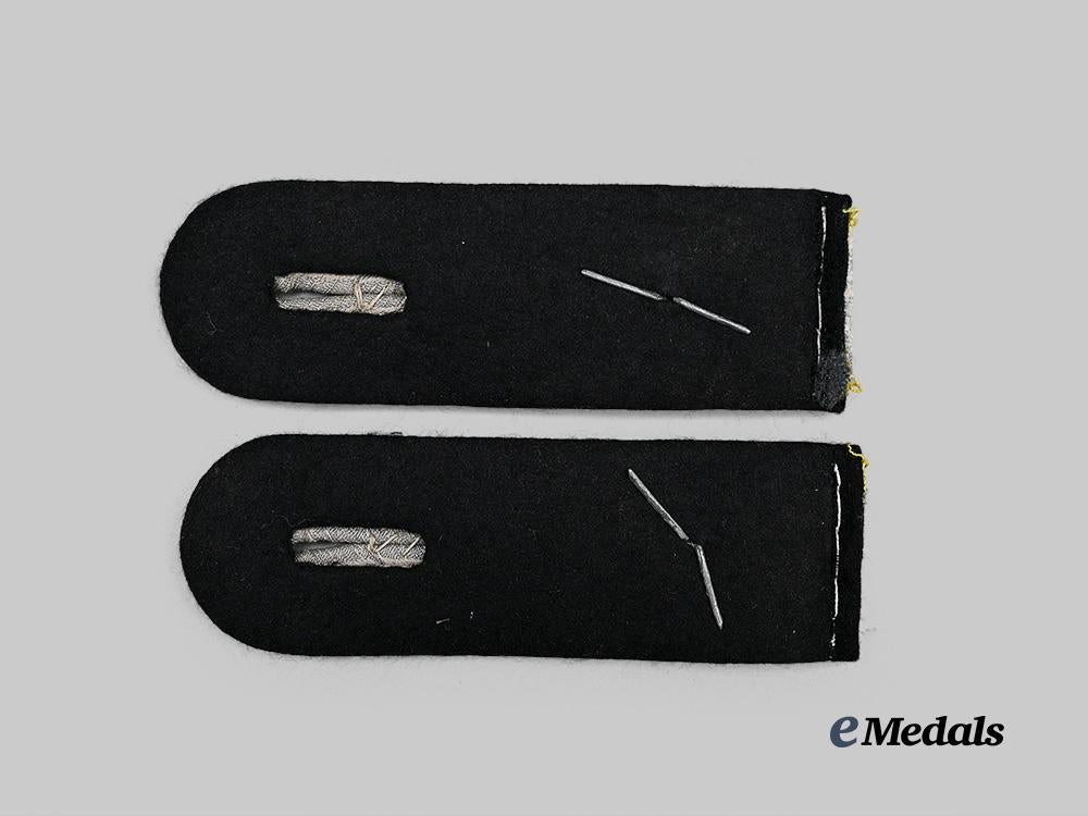germany,_s_s._a_set_of_waffen-_s_s_signals_shoulder_boards_for_an_s_s-_obersturmführer_e_medals__g62565_3