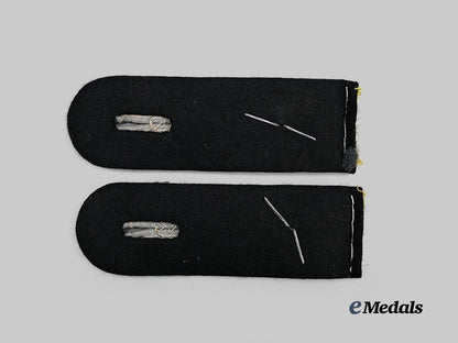 germany,_s_s._a_set_of_waffen-_s_s_signals_shoulder_boards_for_an_s_s-_obersturmführer_e_medals__g62565_3