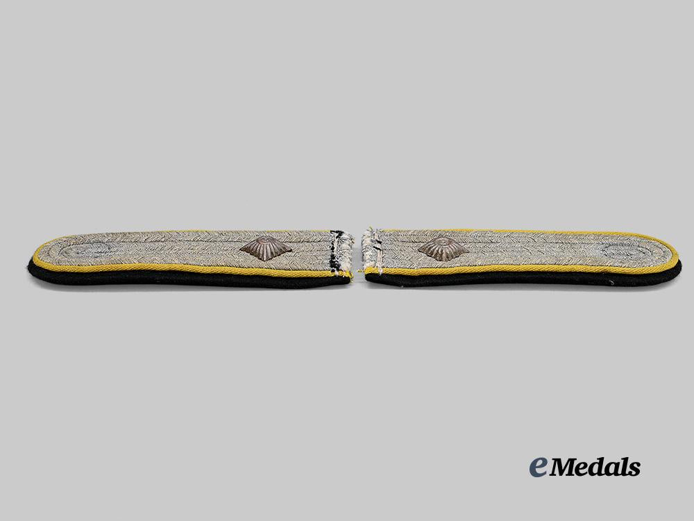 germany,_s_s._a_set_of_waffen-_s_s_signals_shoulder_boards_for_an_s_s-_obersturmführer_e_medals__g62565_4