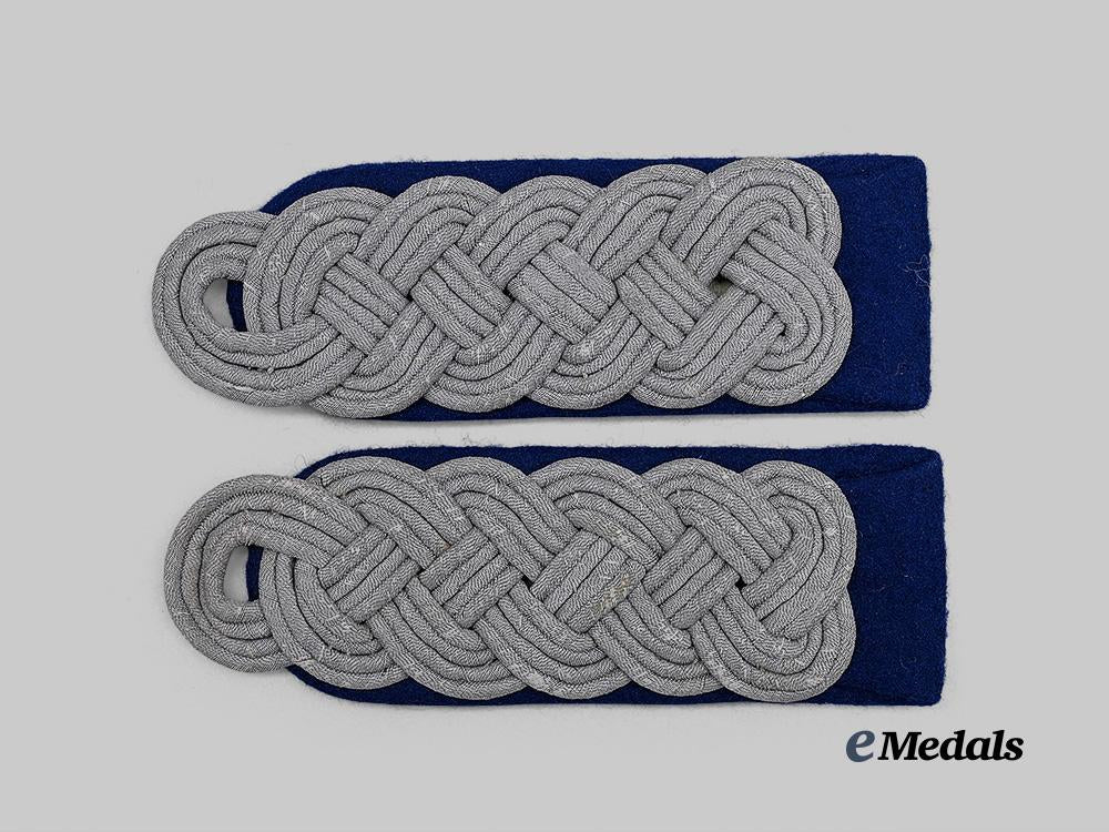 germany,_heer._a_set_of_medical_personnel_shoulder_boards_for_a_major_e_medals__g62567_2