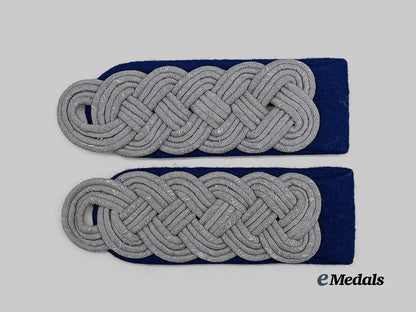 germany,_heer._a_set_of_medical_personnel_shoulder_boards_for_a_major_e_medals__g62567_2