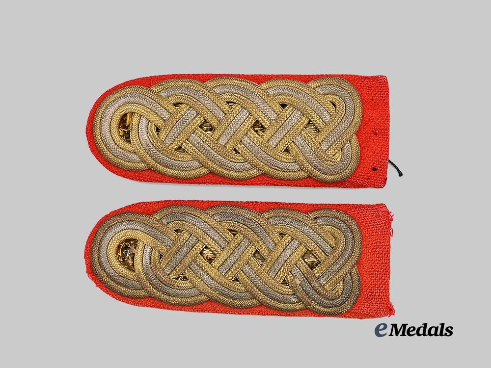 germany,_heer._a_set_of_generalmajor_shoulder_boards_e_medals__g62568_2