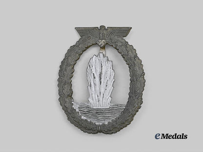germany,_kriegsmarine._a_minesweeper_war_badge,_by_rudolf&_karneth&_söhne_e_medals__g62575_2