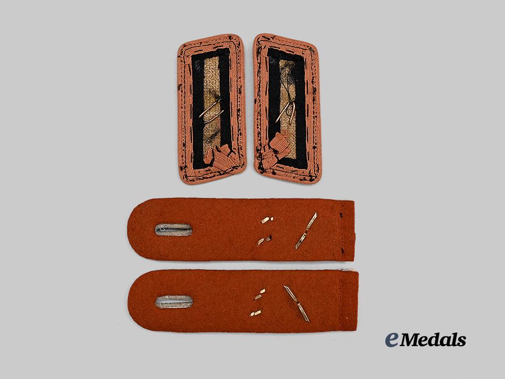 germany,_heer._a_rare_set_of_armoured_reconnaissance_oberleutnant_insignia_for_a_black_wrap_e_medals__g62582_3