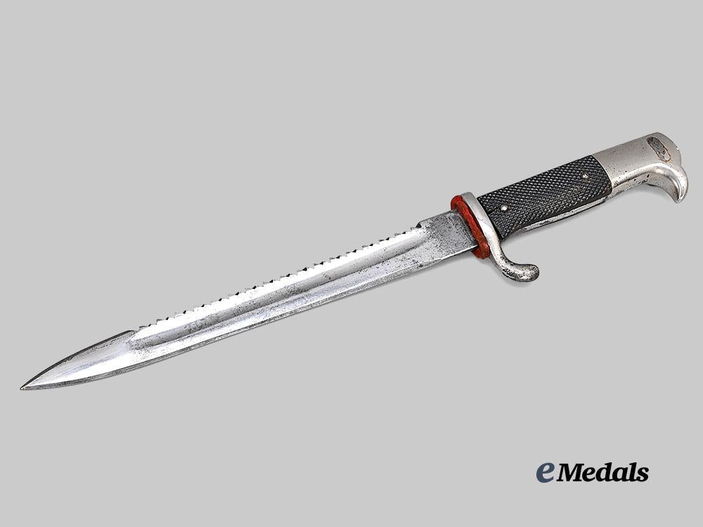 germany,_heer._a_dress_bayonet,_sawback_variant,_unmarked_example_e_medals__g62619_5