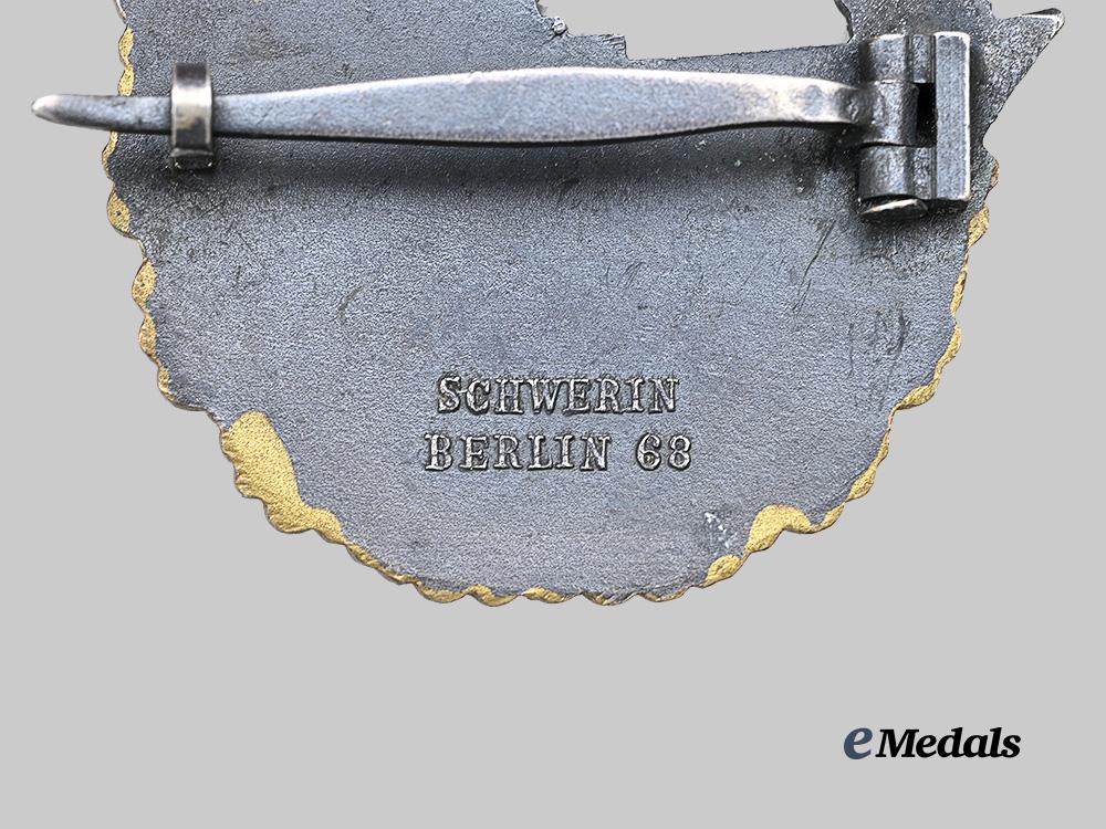 germany,_kriegsmarine._a_destroyer_war_badge,_variation2,_by_schwerin_e_medals__g62626_4