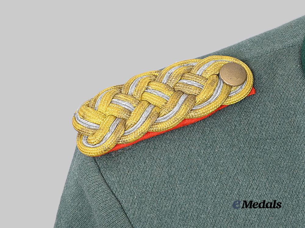 germany,_heer._a_field_tunic_for_a_generalmajor_e_medals__g62722_10