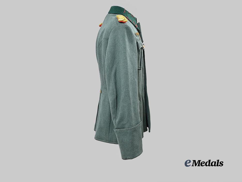germany,_heer._a_field_tunic_for_a_generalmajor_e_medals__g62722_6