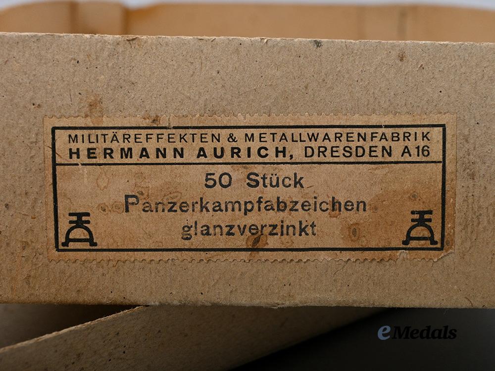 germany,_wehrmacht._a_factory_issue_box_for_panzer_assault_badges,_by_hermann_aurich_e_medals__g62927_4