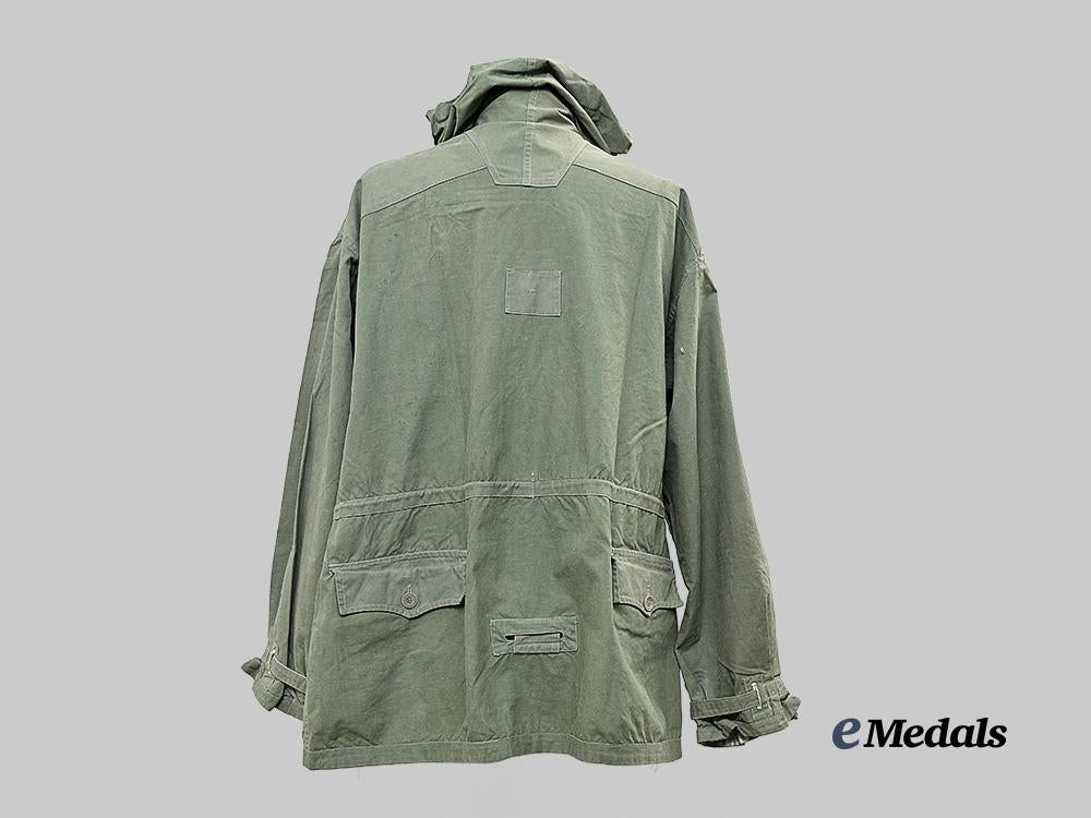 germany,_heer._a_gebirgsjäger_wind_jacket_e_medals__g62935_7