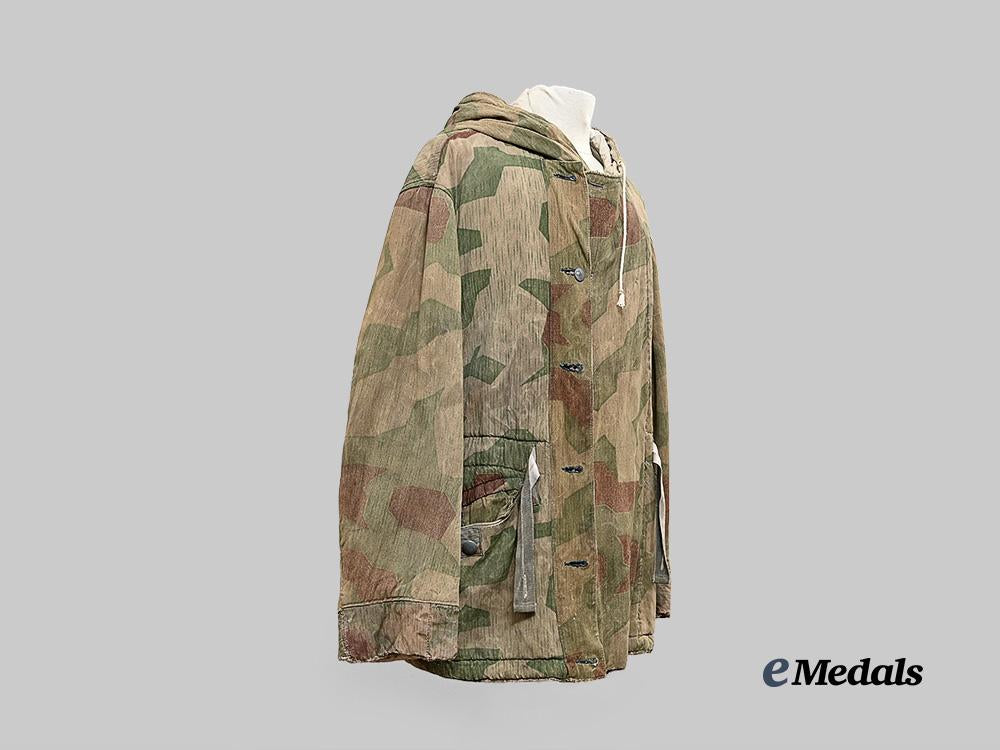 germany,_luftwaffe._a_reversible_splinter_pattern_camouflage_winter_jacket_e_medals__g62937_3