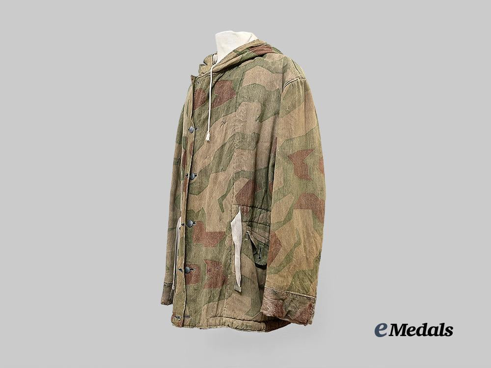 germany,_luftwaffe._a_reversible_splinter_pattern_camouflage_winter_jacket_e_medals__g62937_4