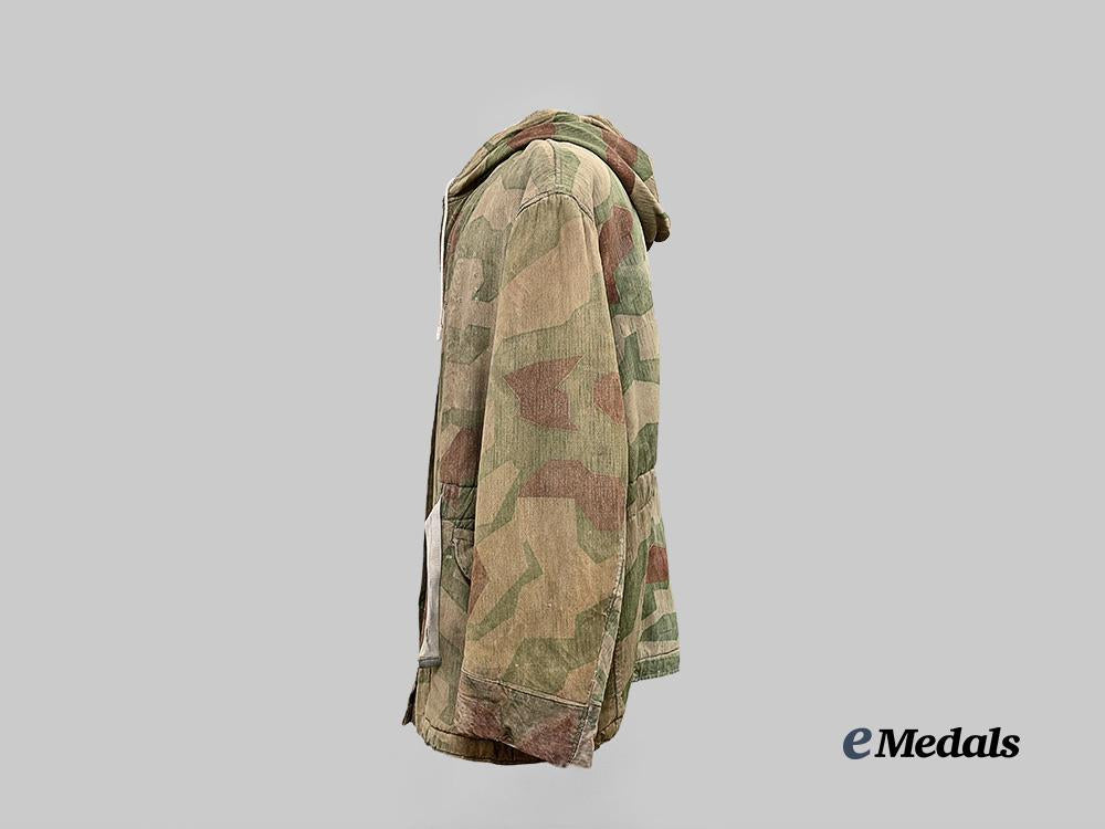 germany,_luftwaffe._a_reversible_splinter_pattern_camouflage_winter_jacket_e_medals__g62937_5