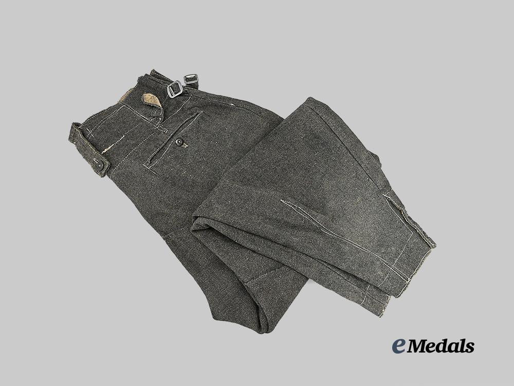 germany,_heer._an_infantry_m43_uniform_for_an_obergefreiter_e_medals__g62941_17