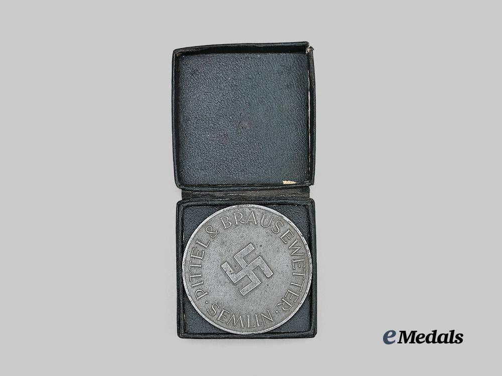 germany,_third_reich._a1942_pittel&_brausewetter_labour_gratitude_token,_with_case_e_medals__g63032_3