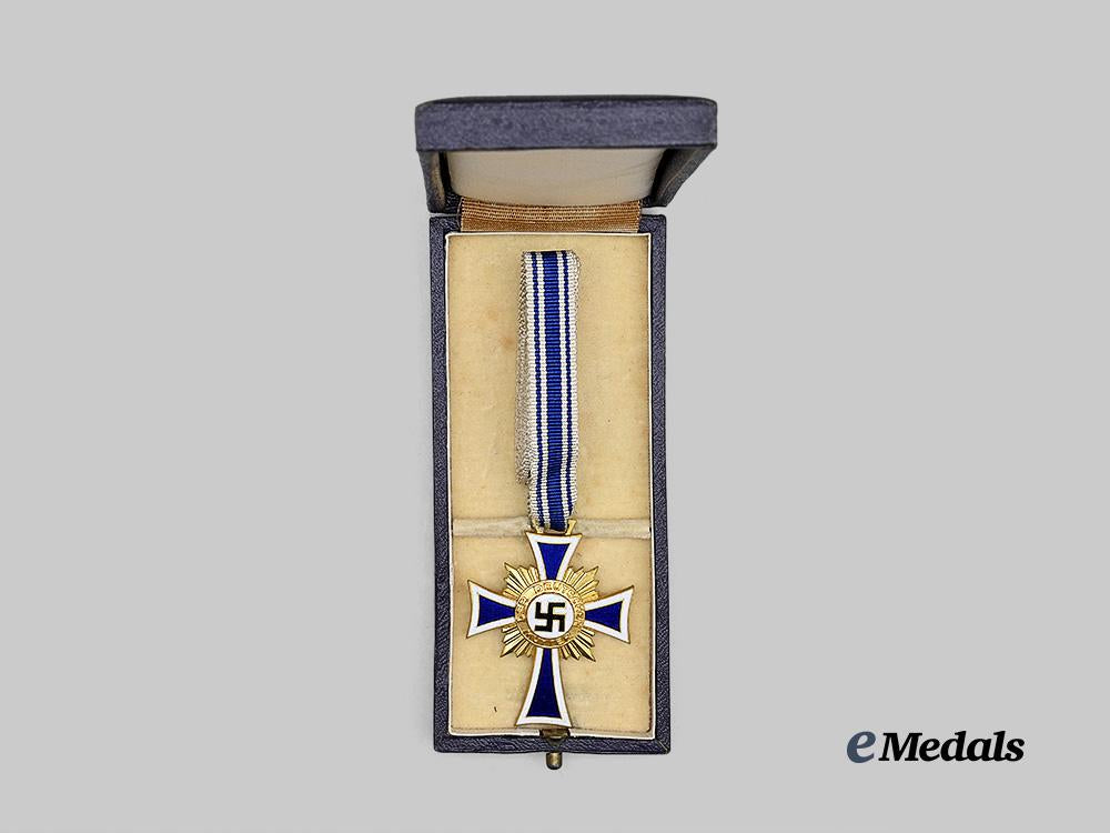 germany,_third_reich._an_honour_cross_of_the_german_mother,_gold_grade_with_case,_by_heinrich_wander_e_medals__g63046_3