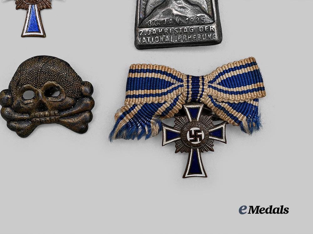 germany,_third_reich._a_mixed_lot_of_badges_and_awards_e_medals__g63056_3