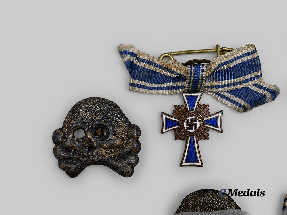 germany,_third_reich._a_mixed_lot_of_badges_and_awards_e_medals__g63056_4
