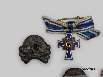 germany,_third_reich._a_mixed_lot_of_badges_and_awards_e_medals__g63056_4