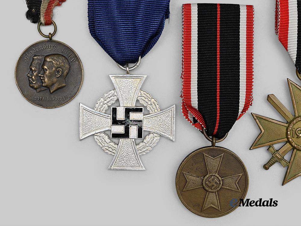 germany,_third_reich._a_mixed_lot_of_awards_for_military_and_civil_service_e_medals__g63058_4