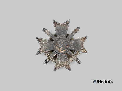 germany,_wehrmacht._a_war_merit_cross_i_class_with_swords,_screwback_version,_by_hymmen&_co._e_medals__g63059_2