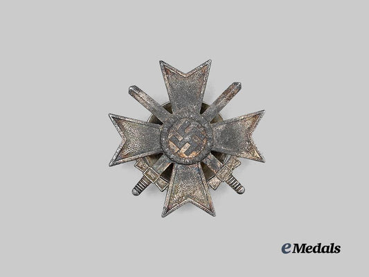 germany,_wehrmacht._a_war_merit_cross_i_class_with_swords,_screwback_version,_by_hymmen&_co._e_medals__g63059_2