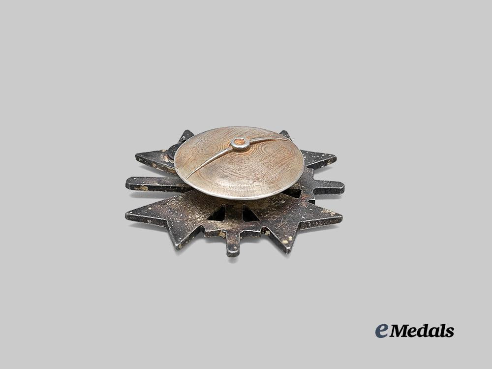 germany,_wehrmacht._a_war_merit_cross_i_class_with_swords,_screwback_version,_by_hymmen&_co._e_medals__g63059_4