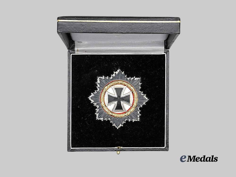 germany,_federal_republic._a_german_cross_in_gold,1957_version_with_case_e_medals__g63072_3