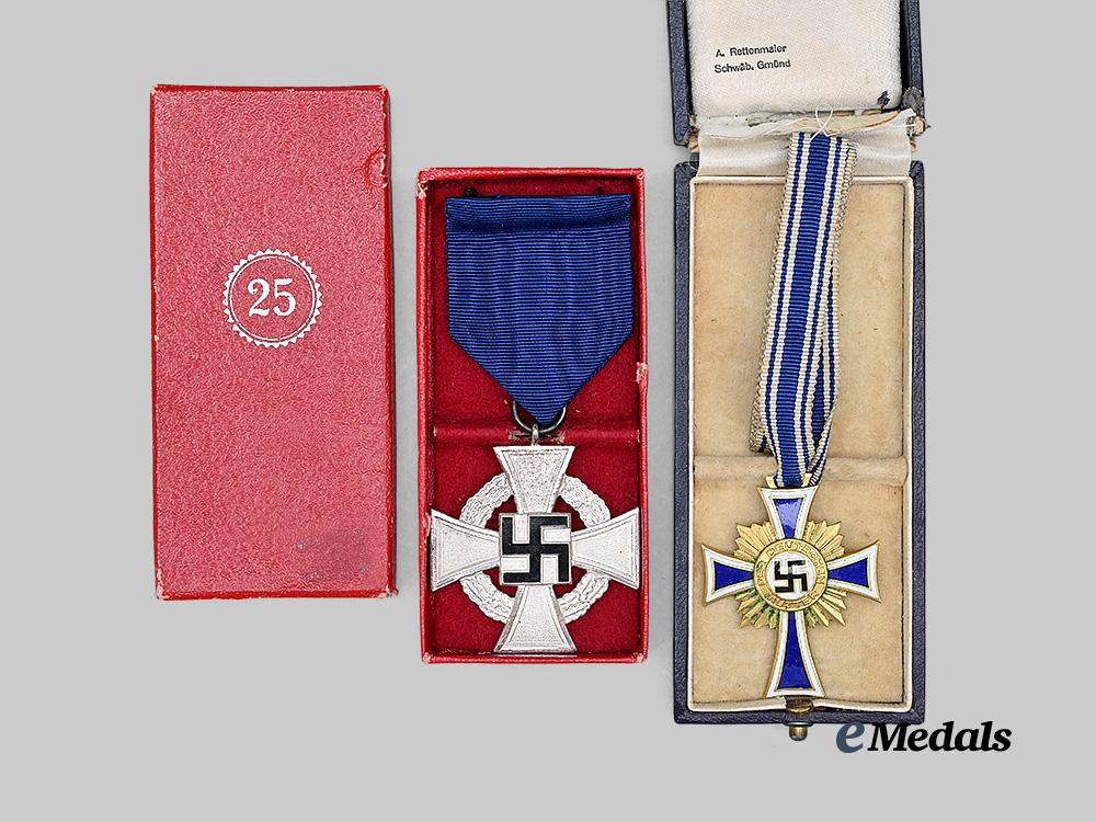 germany,_third_reich._a_pair_of_cased_awards_for_civil_merit_e_medals__g63086_3
