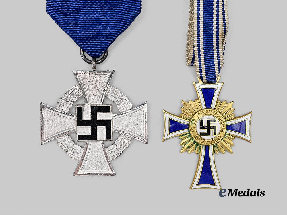 germany,_third_reich._a_pair_of_cased_awards_for_civil_merit_e_medals__g63086_7