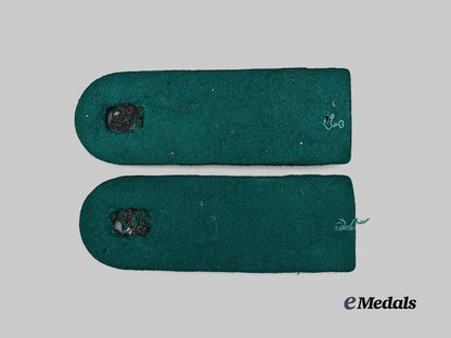 germany,_heer._a_set_of_wehrmachtbeamte_n_c_o_equivalent_shoulder_boards_e_medals__g63091_3