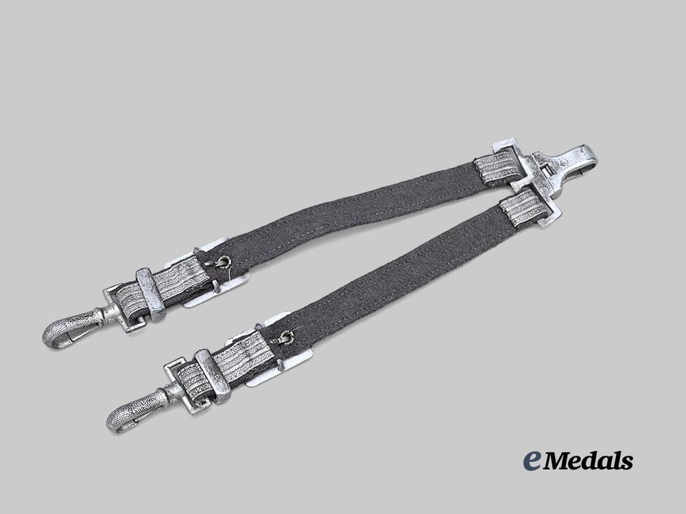 germany,_d_d_r._an_army_officer’s_dagger_hanger_e_medals__g63099_3