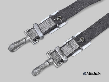 germany,_d_d_r._an_army_officer’s_dagger_hanger_e_medals__g63099_4