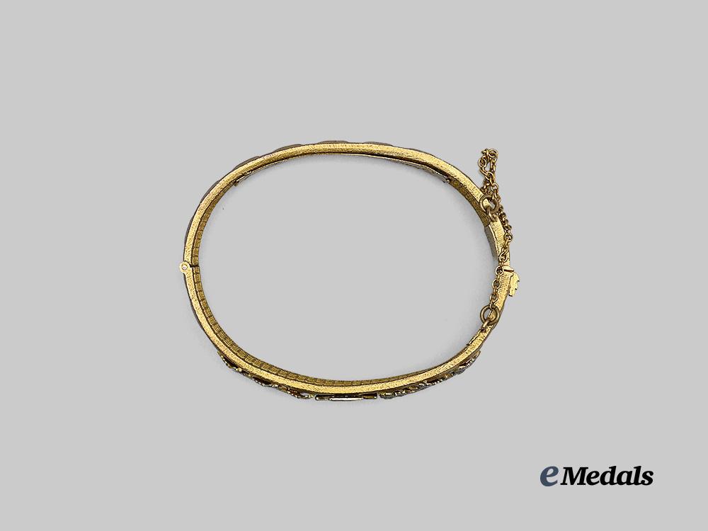 germany,_imperial._a_first_world_war_patriotic_bracelet_e_medals__g63104_3