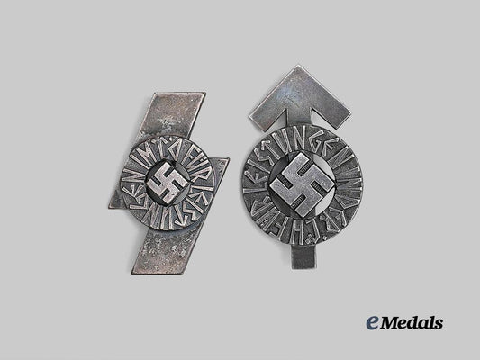 germany,_h_j._a_pair_of_proficiency_badges,_d_j_and_h_j_issue_e_medals__g63105_2