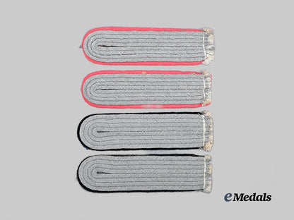 germany,_wehrmacht._a_mixed_unit_lot_of_leutnant_shoulder_boards_e_medals__g63108_2