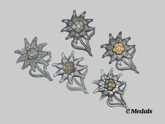 germany,_heer._a_lot_of_gebirgsjäger_edelweiss_cap_insignia_for_enlisted_ranks_e_medals__g63109_2