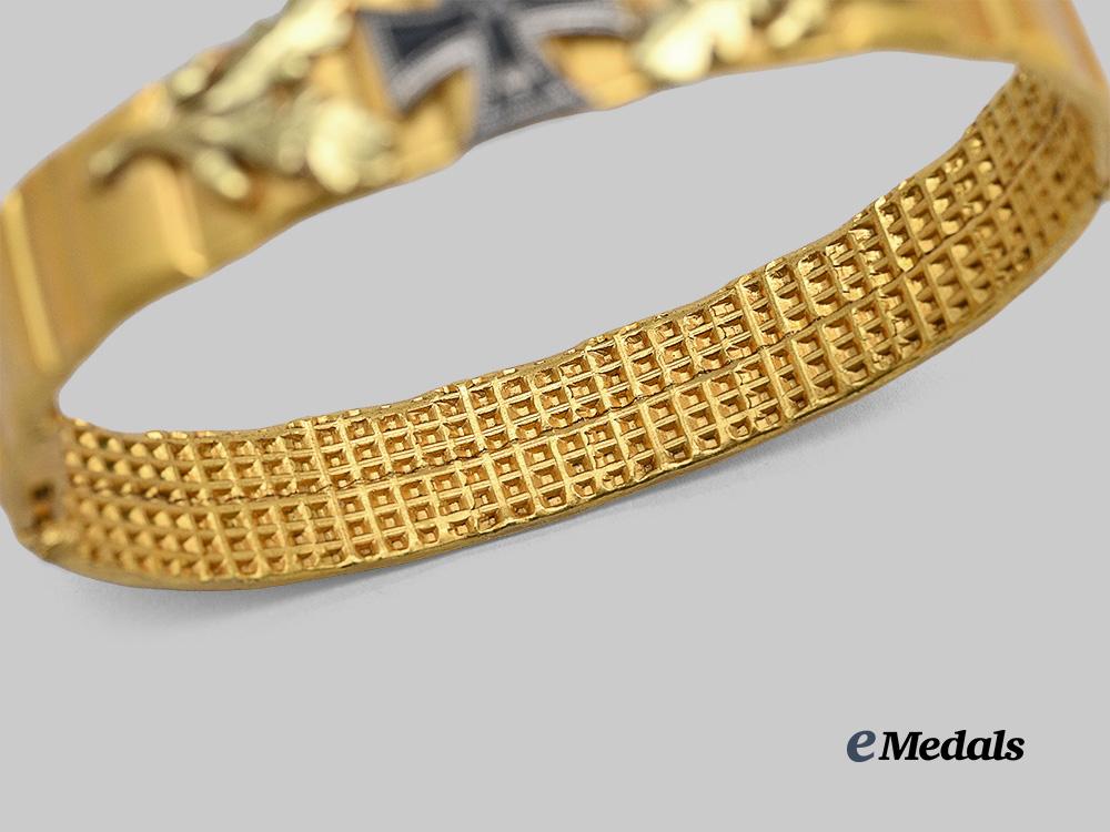 germany,_imperial._a_first_world_war_patriotic_bracelet_e_medals__g63113_4