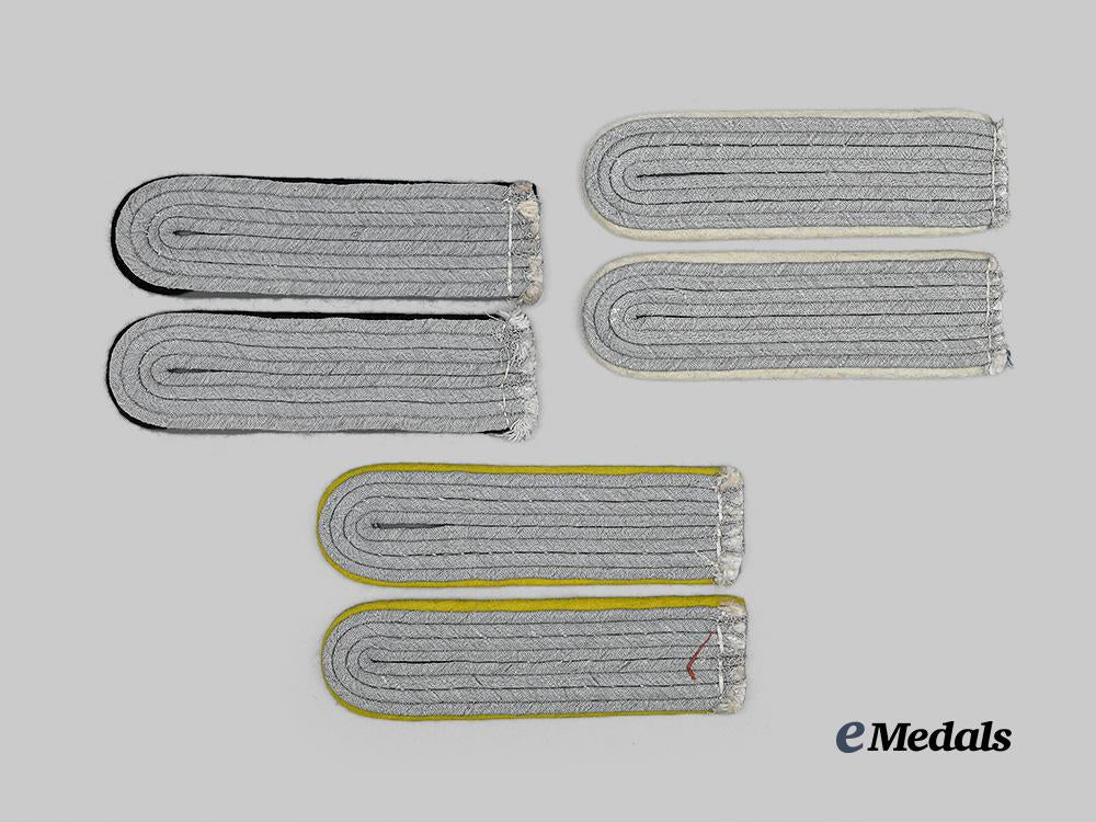 germany,_wehrmacht._a_mixed_unit_lot_of_leutnant_shoulder_boards_e_medals__g63117_2