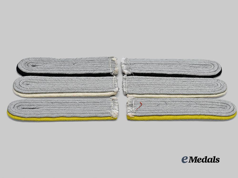 germany,_wehrmacht._a_mixed_unit_lot_of_leutnant_shoulder_boards_e_medals__g63117_4
