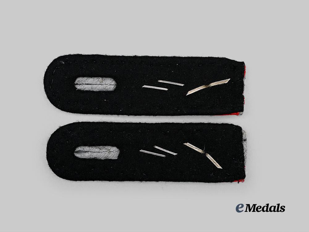 germany,_s_s._a_rare_set_of_shoulder_boards_for_an_s_s-_obersturmführer_of11th_s_s_volunteer_panzergrenadier_division_nordland_e_medals__g63126_3